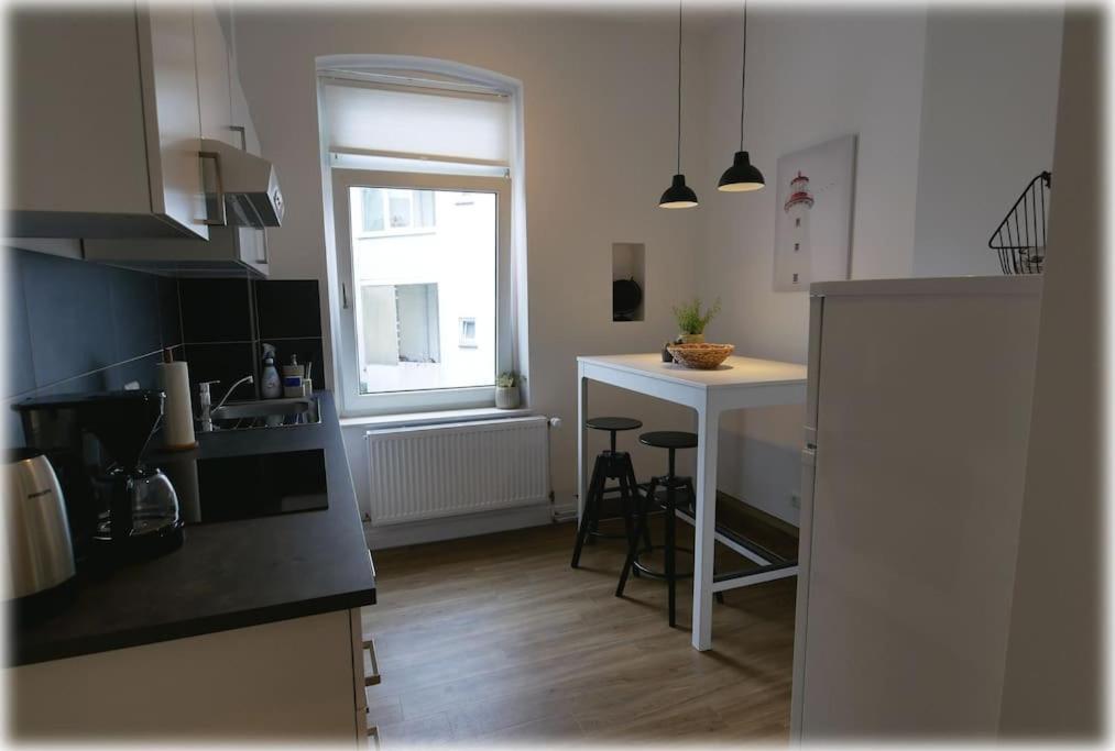 Gemuetlich - 2 Zimmer-Altbau, 24H Check-In Kiel Bagian luar foto